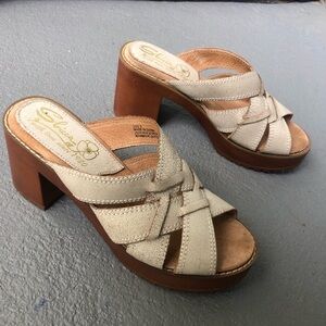 Sbicca Cream leather platform sandals with 3in wooden heel